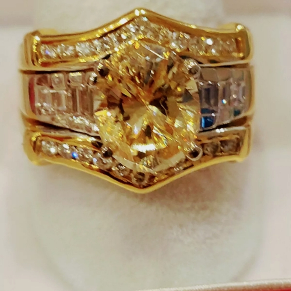 18K Solid 10.2 GRAMS YG Diamond Ring